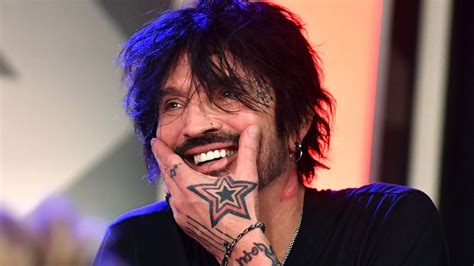 tommy lee nudo|Tommy Lee Posts Full Frontal Nude Selfie on His Social